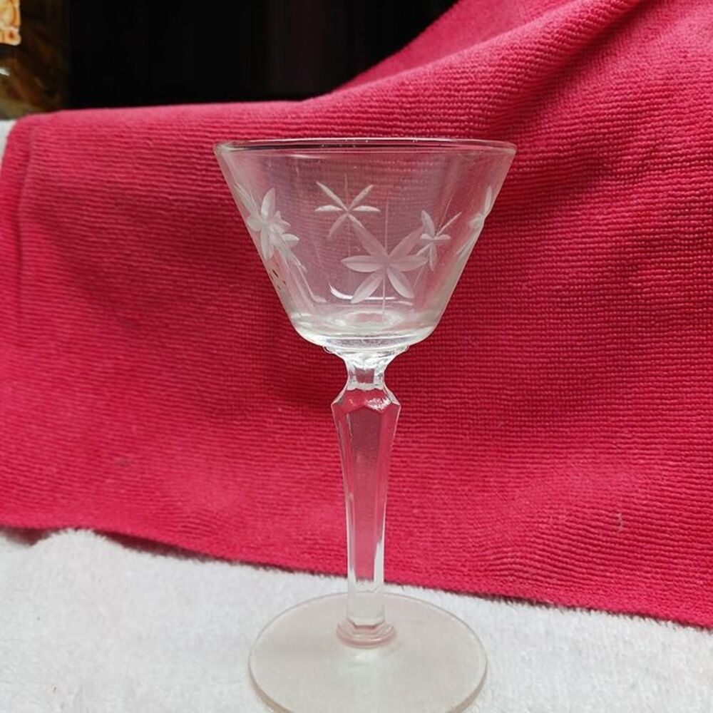 LIBBYS Vintage candlelight pattern introduced 1930 Tulip stem cut frosted star